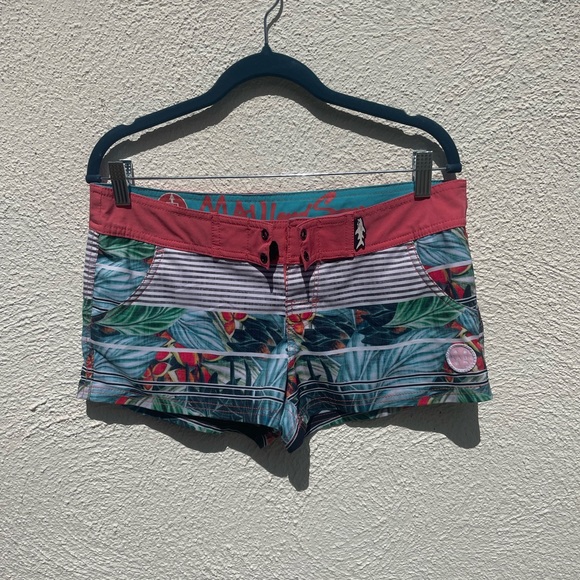 Maui and Sons Board Shorts - Picture 2 of 8